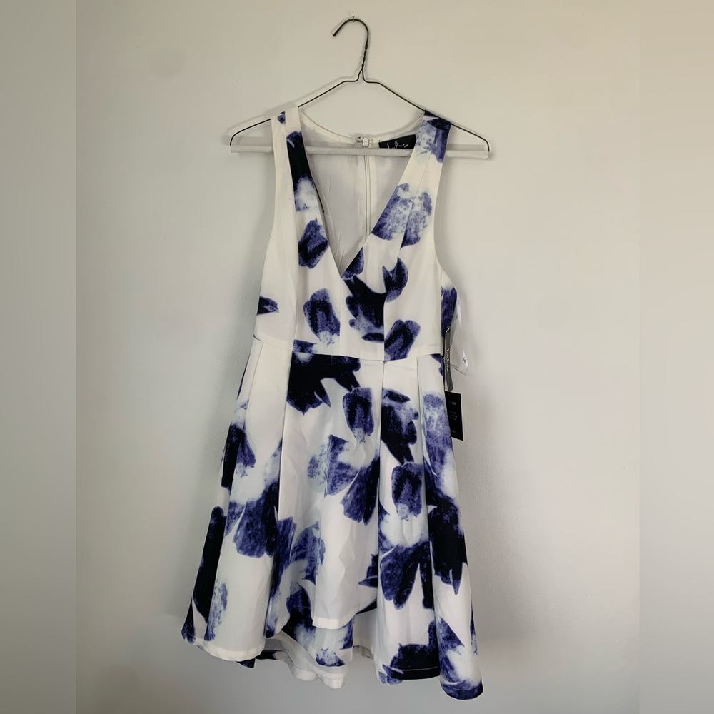 NWT Lulus “Seeing Chic” sleeveless skater dress size XS - Picture 1 of 3